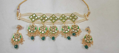 bez Alloy Gold-plated Green Jewellery Set(Pack of 1)