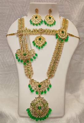 JEWEL QUEEN PLANET Alloy Gold-plated Green Jewellery Set(Pack of 1)