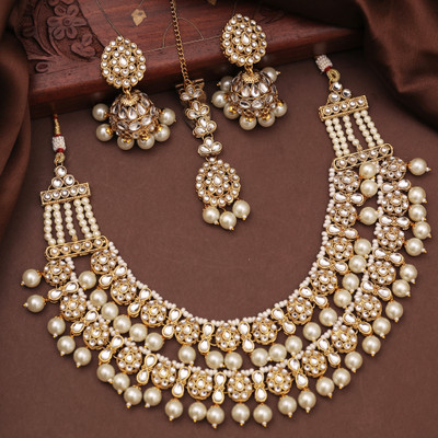 Oye Kudiye Alloy Gold-plated White Jewellery Set(Pack of 1)