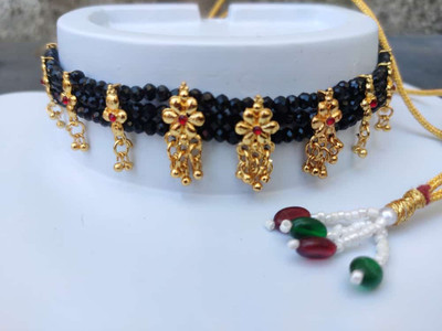 vraj imitation Alloy Gold-plated Black Jewellery Set(Pack of 1)