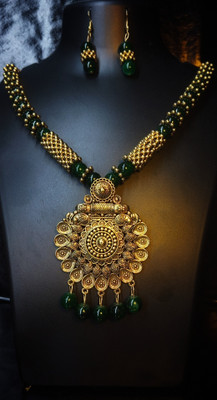 VARSHA STYLE Metal Gold-plated Gold, Black Jewellery Set(Pack of 1)