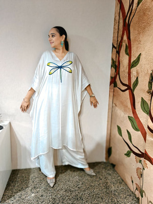inaaree by label preeti kaur Embroidered Crepe Women Kaftan