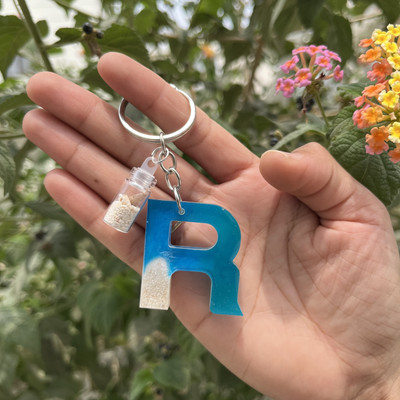 UniQ Creation Ocean Desin Resin Alphabet Keychain R Key Chain