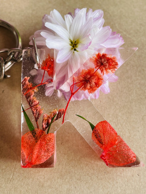 crafcan Resin Letter K Keychain with Real Flowers Key Chain