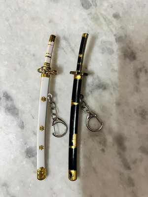 Keychain Mini_Katana_Sword_Keychain_Set(Black&White_Edition)–Dual Samurai Swords Key Chain
