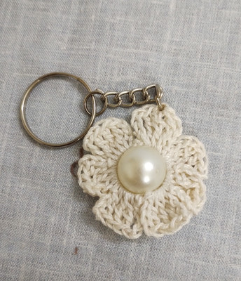 Glittereti White flower keychain with pearl detail Key Chain