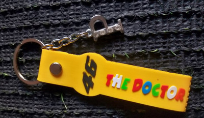 Meeko.com P Letter With Vr46 Yelloe Patti Key Chain 2p Key Chain