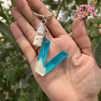UniQ Creation Ocean Desin Resin Alphabet Keychain V Key Chain