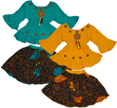 KIDS PARYANIS Baby Girls Hello Kitty Party(Festive) T-shirt Skirt(MULTICOLOR)