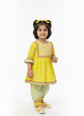 Oligne Baby Girls Casual Top Pyjama(Leaf)