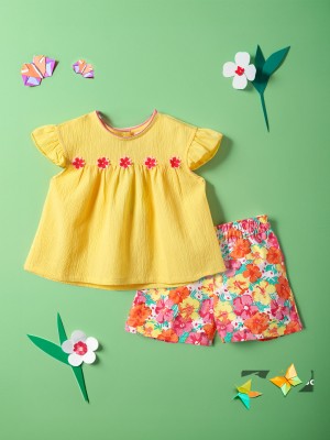 NautiNati Baby Girls Casual Top Shorts(Yellow-Red)