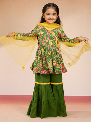 VASTRAMAY Girls Casual Kurta and Sharara Set(Green Pack of 1)