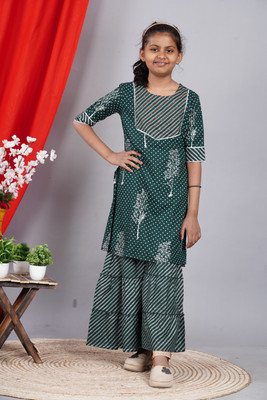Advik Girls Casual Kurta and Palazzo Set(Green Pack of 1)