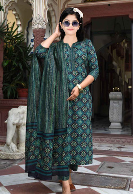Vetrokart Girls Festive & Party Kurta and Pyjama Set(Green Pack of 1)