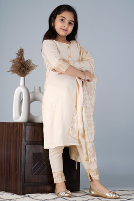 CHANDRAWAT Girls Festive & Party Kurta and Dupatta Set(Silver Pack of 1)