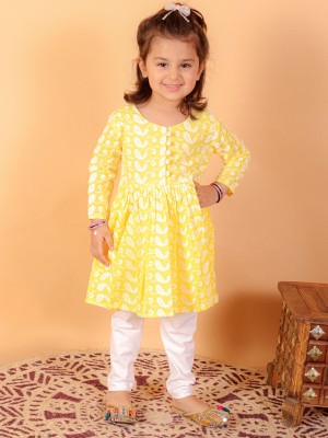 VASTRAMAY SISHU Girls Casual Kurta and Leggings Set(Yellow Pack of 1)