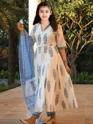 Various Vault Girls Casual Kurta, Pyjama & Dupatta Set(Beige Pack of 1)