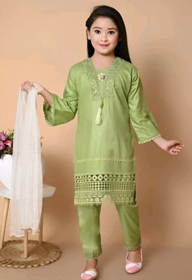OXTEE ENTERPRISE Girls Festive & Party Kurta, Pyjama & Dupatta Set(Green Pack of 1)