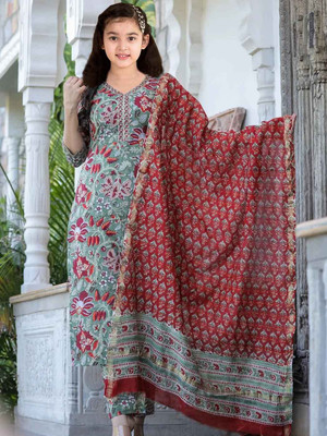 Various Vault Girls Casual Kurta, Pyjama & Dupatta Set(Multicolor Pack of 1)