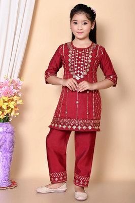 THE SKYLARK ENTERPRISE Girls Festive & Party Kurta and Pyjama Set(Purple Pack of 1)