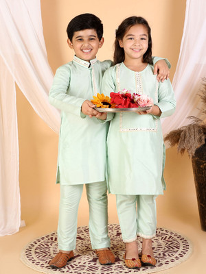 VASTRAMAY Girls Festive & Party Kurta and Pyjama Set(Dark Green Pack of 1)