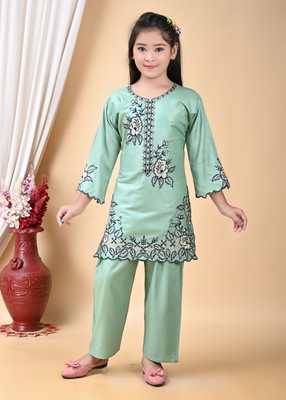 S SOYAIB DRESSES Girls Wedding Kurta and Pyjama Set(Light Green Pack of 1)