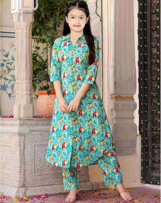 Heerkaart Girls Casual, Festive & Party Kurta and Pyjama Set(Green Pack of 1)
