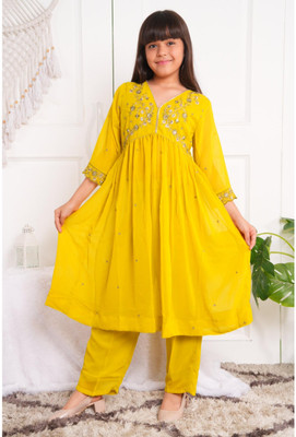 Curly Tales Girls Festive & Party Kurta and Trouser Set(Green Pack of 1)