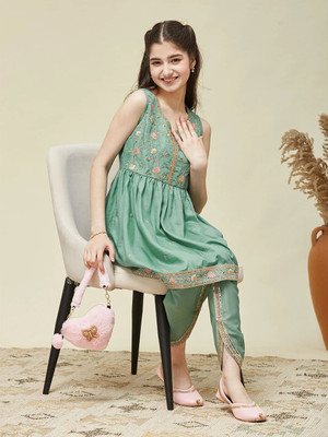 Curly Tales Girls Festive & Party Kurta and Dhoti Pant Set(Green Pack of 1)