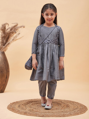 VASTRAMAY Girls Festive & Party Kurta and Pyjama Set(Grey Pack of 1)