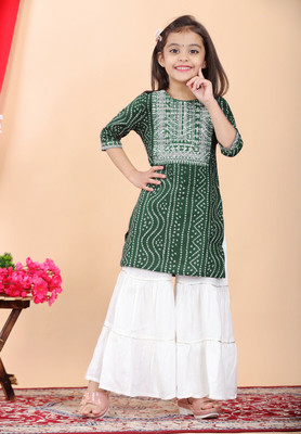 SHAHUDI DESIGNER Girls Festive & Party Kurta and Pyjama Set(Green Pack of 1)