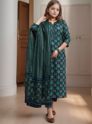 KRASRENAR Girls Casual Kurta, Pyjama & Dupatta Set(Dark Green Pack of 1)