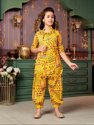 Aarika Girls Festive & Party Kurta and Patiala Set(Multicolor Pack of 1)