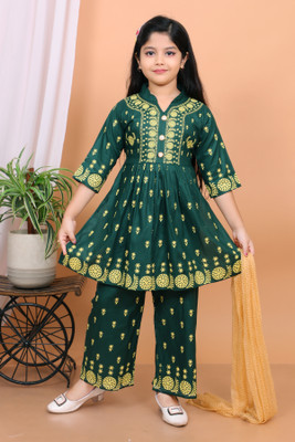 M M NAJRIN FASHION Baby Girls Festive & Party Kurta, Churidar & Dupatta Set(Green Pack of 1)