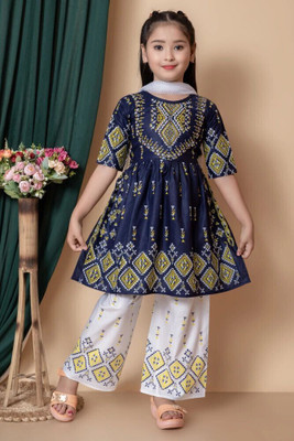 NFASHION Girls Festive & Party Kurta, Pyjama & Dupatta Set(Green Pack of 1)