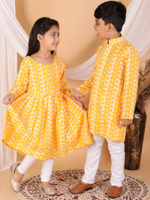 VASTRAMAY Girls Festive & Party Kurta and Pyjama Set(Orange Pack of 1)