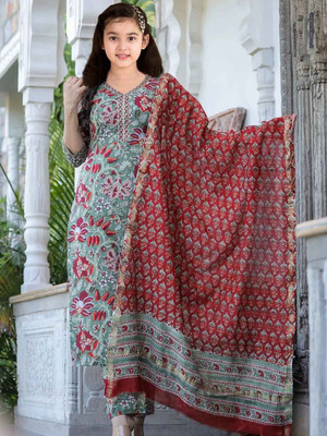 Various Vault Girls Casual Kurta, Pyjama & Dupatta Set(Green Pack of 3)