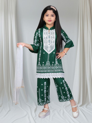 M M NAJRIN FASHION Girls Festive & Party Kurta and Churidar Set(Green Pack of 1)