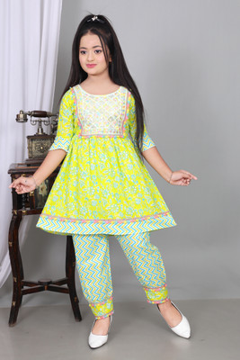 A Tumpa collection Baby Girls Casual Kurta and Dhoti Pant Set(Green Pack of 1)