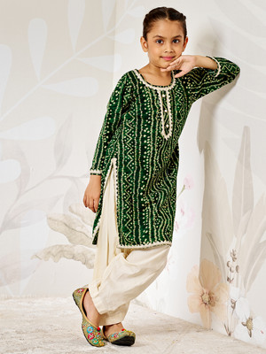 VASTRAMAY Girls Festive & Party Kurta and Patiala Set(Green Pack of 1)