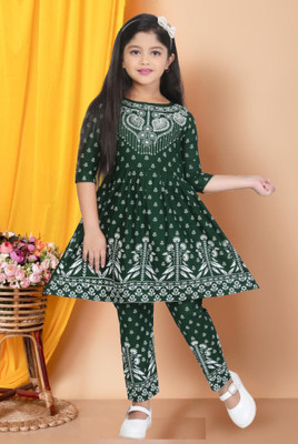 Shyam Creation Girls Festive & Party Kurta and Pyjama Set(Green Pack of 1)