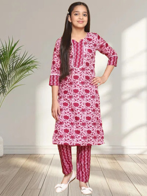 Various Vault Girls Casual Kurta and Pyjama Set(Green Pack of 1)