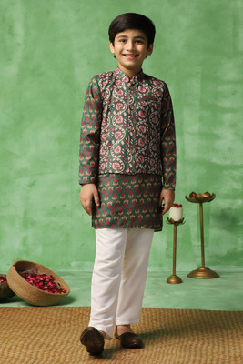 Fashion Dream Boys Wedding Kurta, Waistcoat and Pyjama Set(Green Pack of 1)