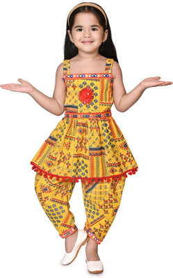TresCloetcxon Girls Festive & Party Kurta and Dhoti Pant Set(Yellow Pack of 1)