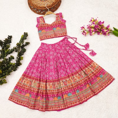 Looker Fab Girls Lehenga Choli Ethnic Wear Embellished Lehenga & Crop Top(Pink, Pack of 1)