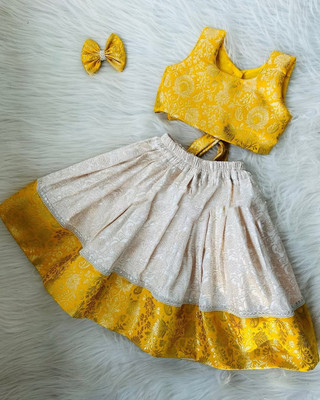 RADHEKRISHANA ENTERPRISE Girls Lehenga Choli Ethnic Wear Floral Print Lehenga Choli(Yellow, Pack of 1)