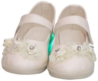 Ideal COLLECTION Girls Slip-on Flats(White , 5.5 Years)