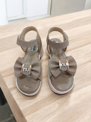 Zuvio Footwear Mickey Girls Strap Heels(Brown , 4-4.5 Years)