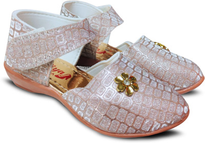 TrendStation Girls Velcro Strappy Sandals(Cream , 5-5.5 Years)