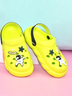 AJANTA Boys Sling Back Clogs(Green ,)